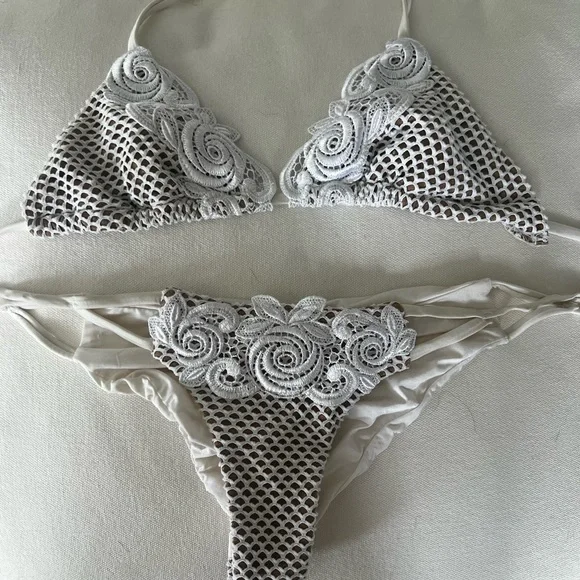 BEACH BUNNY White Bikini Set - Picture 1 of 14